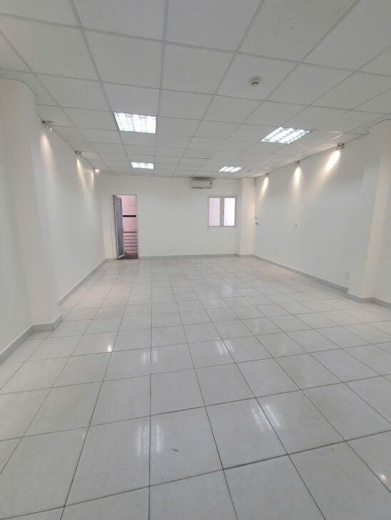 Cho thuê sàn văn phòng 45m² tại tòa nhà cao cấp, đầy đủ tiện ích – Giá chỉ 7,5tr