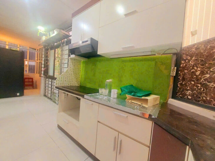 Cho thuê căn hộ tập thể phố Quán Thánh, Ba Đình. 70m2, 2pn. Cách mặt phố 15m.Giá thuê 13.5 tr/tháng