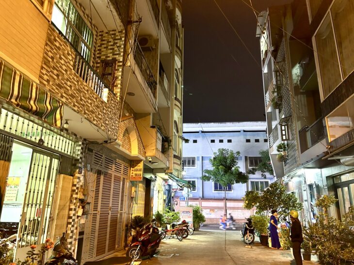 KHU ĐƯỜNG SỐ P4.Q4 – TRƯỚC NHÀ XE TẢI QUAY ĐẦU – KINH DOANH ĐƯỢC NHIỀU MẶT HIỆN HỮU.