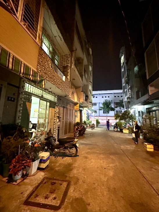KHU VÍP ĐƯỜNG PHỐ P4.Q4 – BÁN NHÀ HẺM XE TẢI QUAY ĐẦU – KHU VƯC GẦN NHÀ HÀNG QUÁN ĂN – THUẬN TIỆN