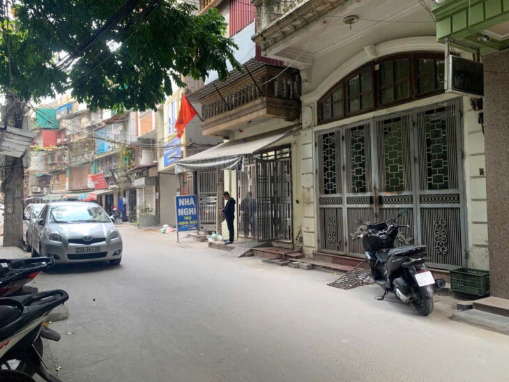 bán nhanh nhà PHỐ 8/3, 50m, 5tầng, mặt tiền 4.2m, 11 tỷ, NGÕ Ô TÔ TRÁNH, KINH DOANH SẦM UẤT