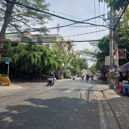QUẬN 7,87M2 Ngang lớn 6M, Hẻm Xe Hơi,Gần mặt tiền- 5p qua Q1,4