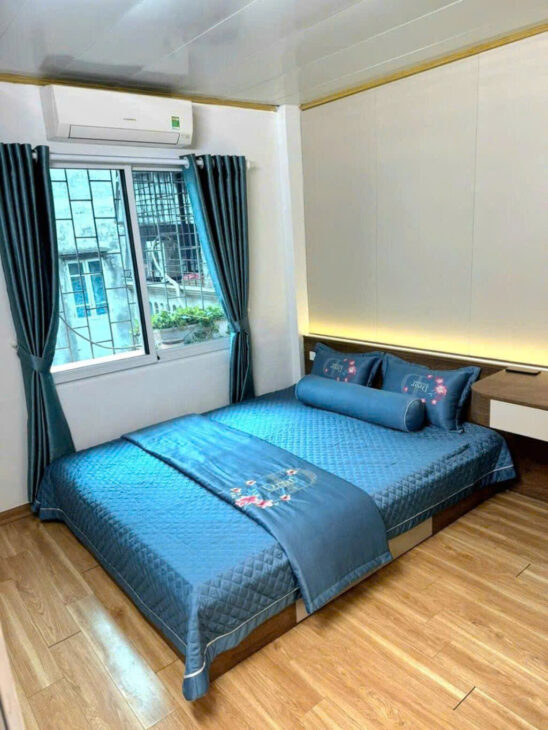Chủ cần tiền giảm giá 2 tỷ.Đống Đa 35 m, 3 tầng, mặt tiền 4 m, ngõ 3,5 m, nhà mới đẹp, sổ đỏ cc giá