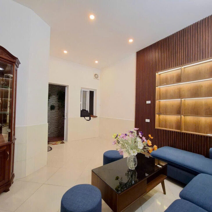 Chủ cần tiền giảm giá 2 tỷ.Đống Đa 35 m, 3 tầng, mặt tiền 4 m, ngõ 3,5 m, nhà mới đẹp, sổ đỏ cc giá