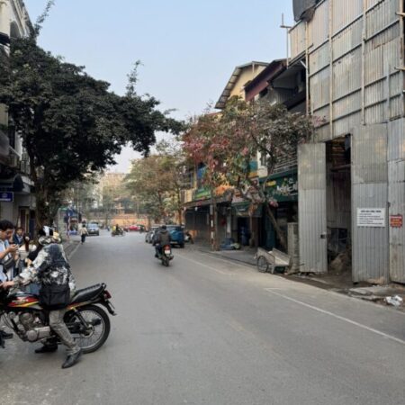 Bán nhà Phân lô ô tô khu quân đội Lý Nam Đế, cách mặt phố 20m, diện tích 55m MT 5.5 giá 23 tỷ