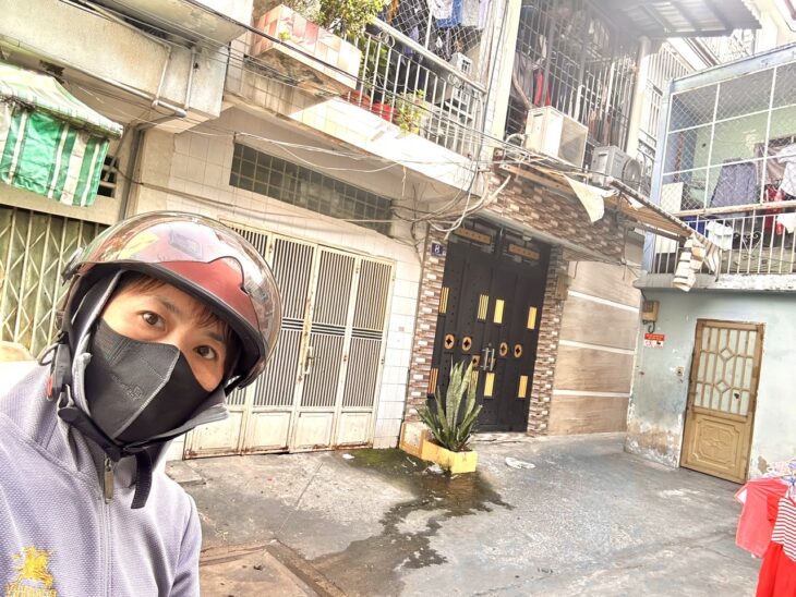 NHÀ BÁN XE HƠI ĐẬU CỬA- MẶT TIỀN ĐƯỜNG SỐ Q4.