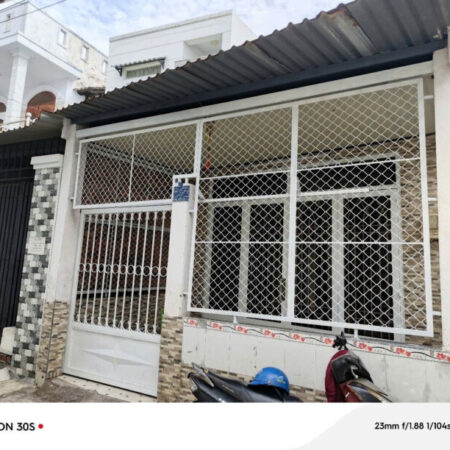 NHÀ QUẬN 2, GIÁ RẺ, Gần Đường 39, SHR, hẻm 3 gác, Dt 30m2, chỉ 2.5ty