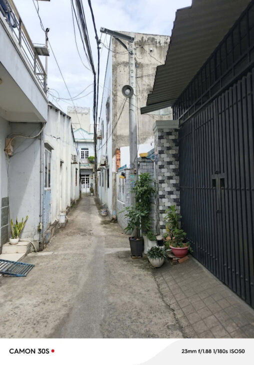 NHÀ QUẬN 2, GIÁ RẺ, Gần Đường 39, SHR, hẻm 3 gác, Dt 30m2, chỉ 2.5ty