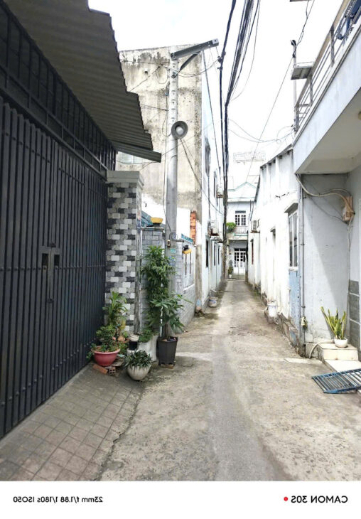 NHÀ QUẬN 2, GIÁ RẺ, Gần Đường 39, SHR, hẻm 3 gác, Dt 30m2, chỉ 2.5ty