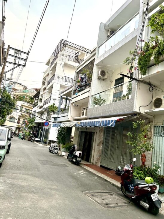 KHU HIẾM NHÀ BÁN THUỘC ĐƯỜNG SỐ Q4- XE HƠI ĐẬU CỬA KHÔNG CẢN TRỞ GIAO THÔNG-VIEW CÔNG VIÊN.