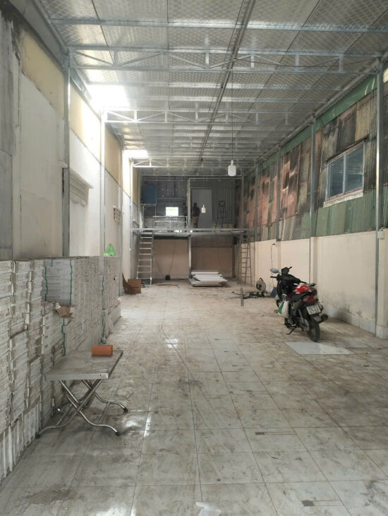 BÁN XƯỞNG HẼM XE TẢI TRÁNH 132M2-NGANG 5.5M X 24M LỚN- DƯƠNG THỊ MƯỜI- QUẬN 12 CHỈ 6,99 TỶ TL