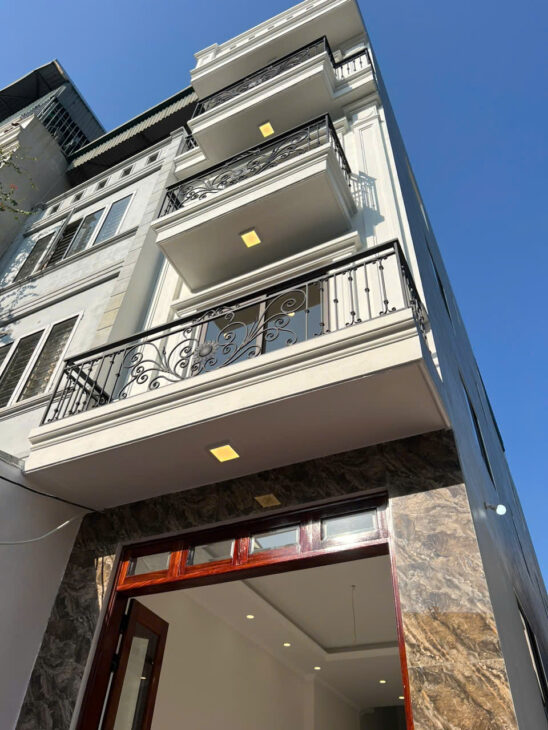 Chính chủ bán nhà Long Biên, Phố Trạm, 80m2, sân vườn rộng rãi, view đẹp