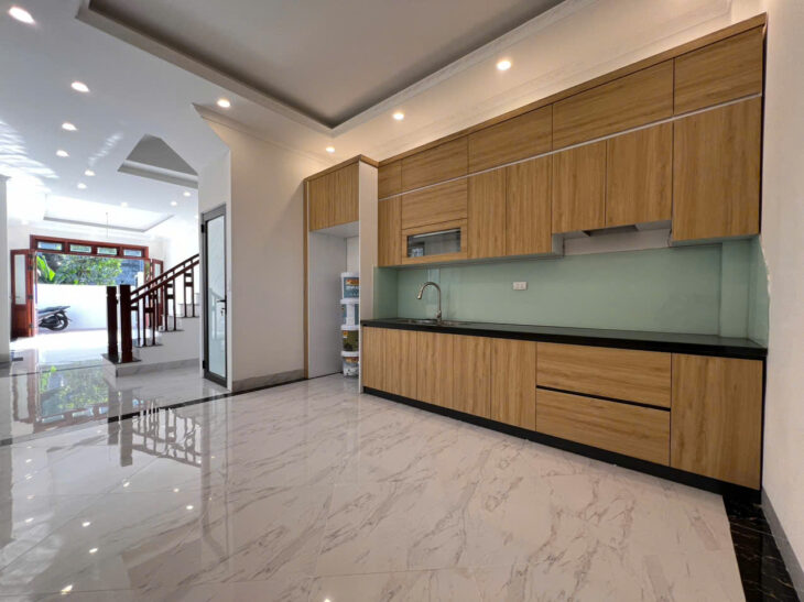 Chính chủ bán nhà Long Biên, Phố Trạm, 80m2, sân vườn rộng rãi, view đẹp