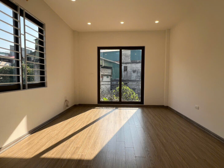 Chính chủ bán nhà Long Biên, Phố Trạm, 80m2, sân vườn rộng rãi, view đẹp