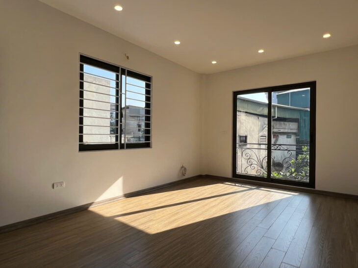 Chính chủ bán nhà Long Biên, Phố Trạm, 80m2, sân vườn rộng rãi, view đẹp