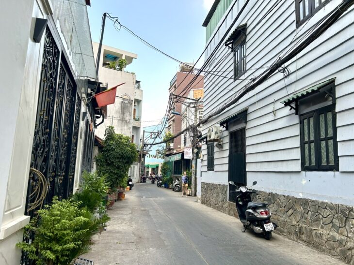 CHỦ NHIỆT CẦN BÁN NHÀ ĐẸP- HẺM XE TẢI -VIEW ĐẸP – THUẬN TIỆN CHO GIA CHỦ.