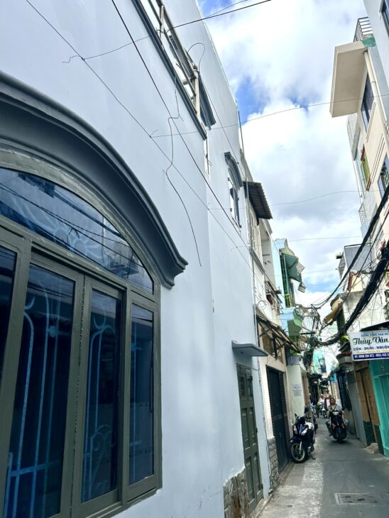 BÁN NHÀ ĐẸP GẦN TRƯỜNG HỌC, CHỢ- THUẬN TIỆN KINH DOANH ĐA NGÀNH NGHỀ- XE HƠI TÓI CỬA- Đ. ĐVB.