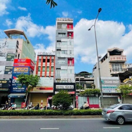 Bán khách sạn Hầm 9 tầng thu nhập 300tr/t MT Cộng Hòa, Quận Tân Bình