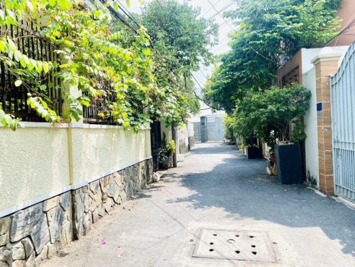 BÁN NHÀ XE HƠI ĐỔ CỬA, GIÁP BÌNH THẠNH, PHÚ NHUẬN, SÂN BAY 7PH, DIỆN TÍCH 138M2 GIÁ CHỈ 70 TRIỆU/M2.