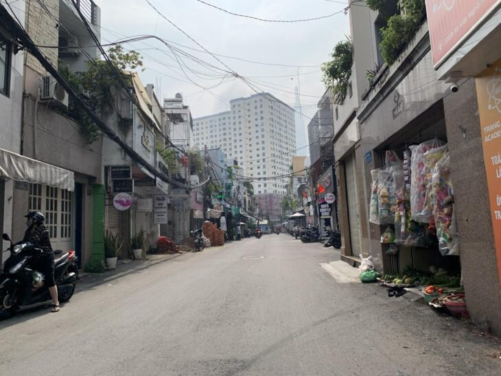 MUA 1 ĐƯỢC 2 – NHÀ 2 MẶT HẺM – HẺM XE TẢI – Ngang 8M – Chỉ Hơn 80tr/m2 SÁT BÊN QUẬN 1.