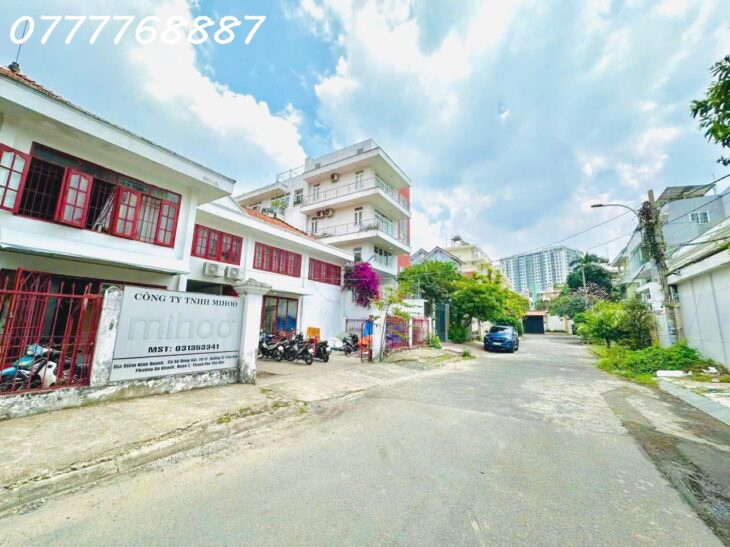 Giá đầu tư Bán Biệt Thự cũ tiện xây mới, MT nội bộ Trần Não, Q2