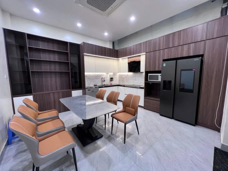 BÁN GẤP NHÀ HOÀNG QUỐC VIỆT, CẦU GIẤY, 55M, 5 TẤNG, 5.8M, 10 TỶ 800