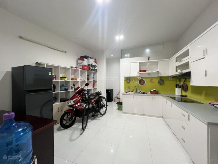???? Giá tốt! Bán nhà 4 tầng trung tâm TP Nha Trang – hẻm thông, gần biển, sổ hồng hoàn công đầy đủ