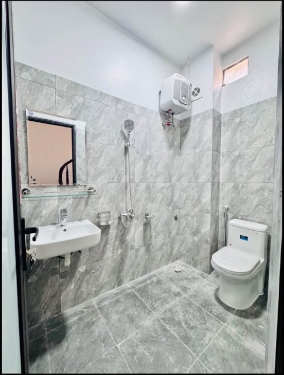 Cho thuê nhà mặt phố Vũ Tông Phan, 4 tầng × 40m² × mặt tiền 5m, nhận nhà ngay, chủ thiện chí.