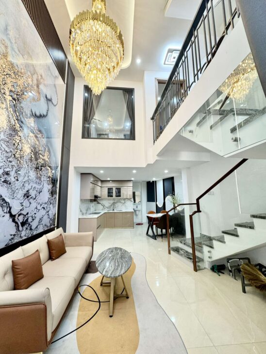 Bán Nhà Nguyên Hồng 45m2, Ngang 5.2m , 4 Tầng, Ôtô Tới Nhà Nhỉnh 7 Tỉ