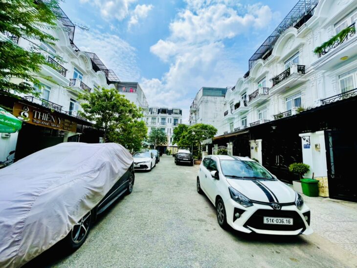 Nhà 4 Tầng Full nội thất Golden City Tô Ngọc Vân – Q12 – đường 12m ô tô thông – 4PN – giá 5.x tỷ