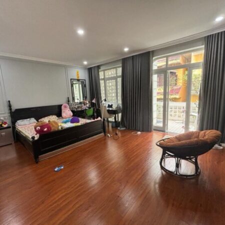 Hoàng Quốc Việt – 102m² – MT 6.5m – biệt thự ô tô tránh – 35 tỷ