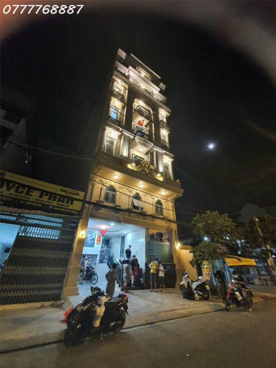 Tòa nhà CHDV mặt tiền đường Quận 7, Hầm 7 tầng, 166 phòng, 900tr/ tháng