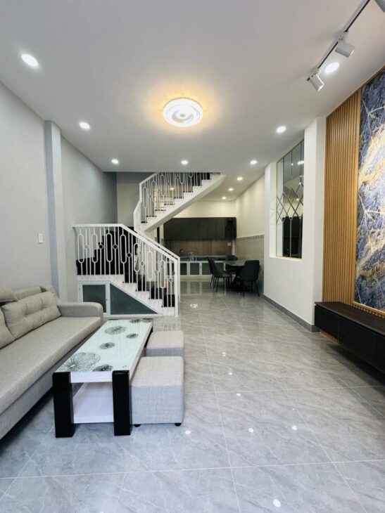 NHÀ MỚI ĐẸP Ở NGAY GẦN MẶT TIỀN TRUNG TÂM P15 TÂN BÌNH, 40M2, 2 TẦNG 2PN, HOÀN CÔNG ĐỦ, TẶNG NỘI