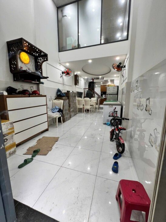 GẦN LÊ TRỌNG TẤN – DT: 32M2 – 2 TẦNG – 2PN – CHỈ NHỈNH 3 TỶ – TẶNG FULL NỘI THẤT.