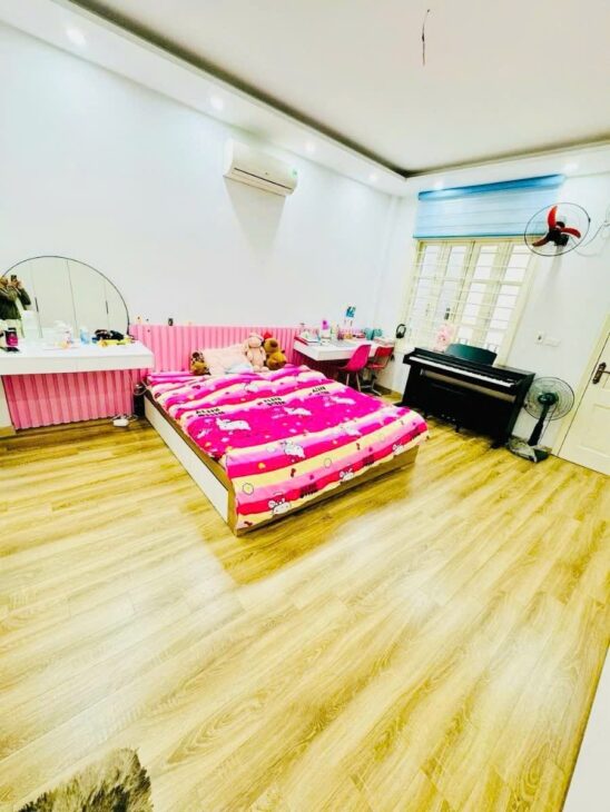 CHÍNH CHỦ CẦN TIỀN BÁN GẤP NHÀ PHỐ HỒ TÙNG MẬU CẦU GIẤY 40m2 x 5 TẦNG NHỈNH 8 TỶ Ô TÔ KD