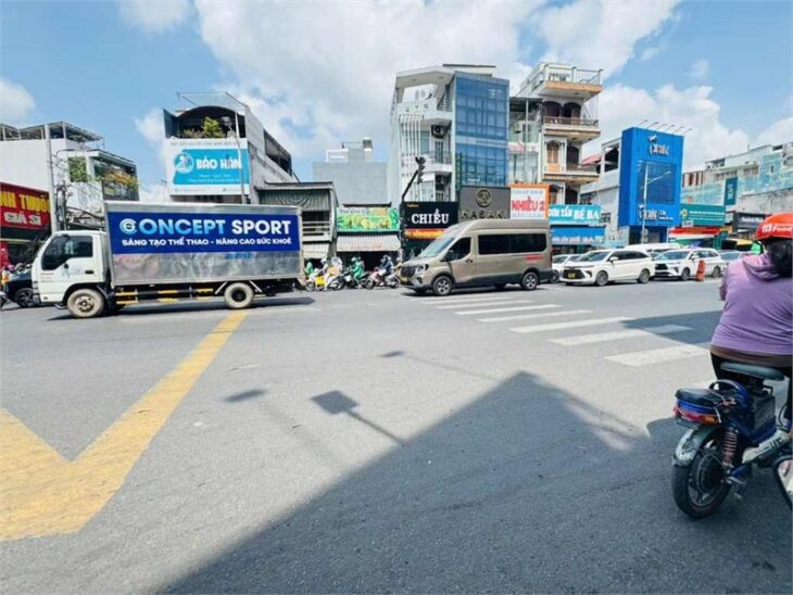 Mặt Tiền Nguyễn Văn Quỳ Q7 Ngang Khủng 8m Kinh Doanh