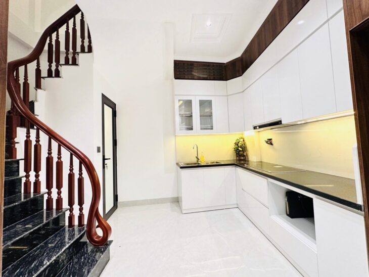 NHÀ PHỐ YÊN HÒA – 30M2 X 5 TẦNG – OTO CÁCH 100M – 7.9 TỶ – THANG MÁY CHỜ