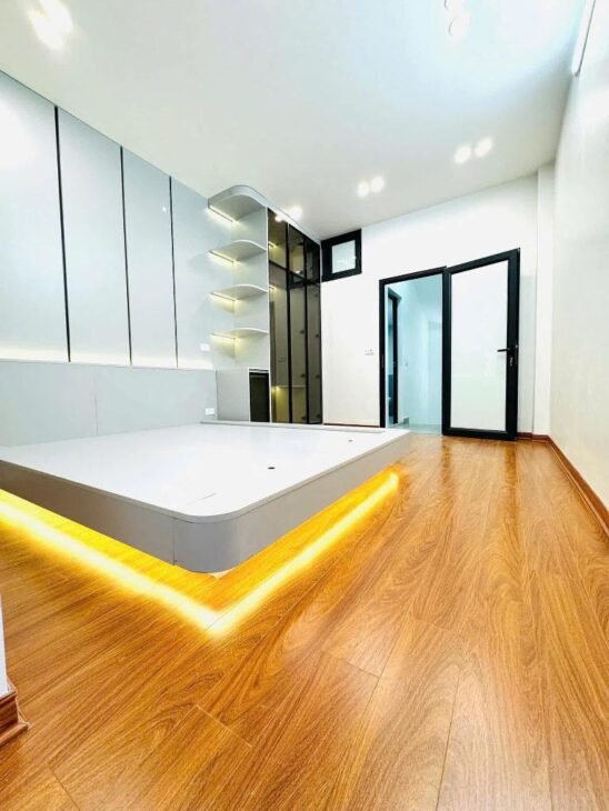 BÁN GẤP NHÀ XUÂN LA – 42M – 5 TẦNG – 7P NGỦ -7.3 TỶ