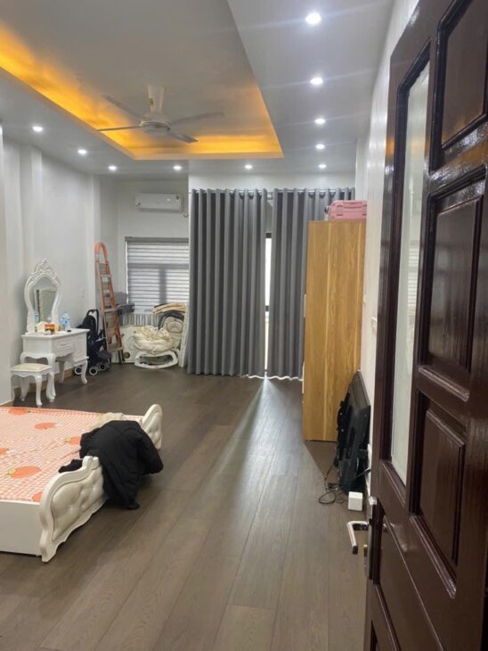 cần bán gấp nhà đẹp thịnh quang 46m2 , 5 tầng , 4 ngủ , 8,5 tỷ