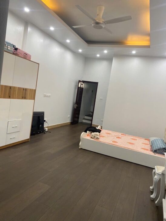 cần bán gấp nhà đẹp thịnh quang 46m2 , 5 tầng , 4 ngủ , 8,5 tỷ