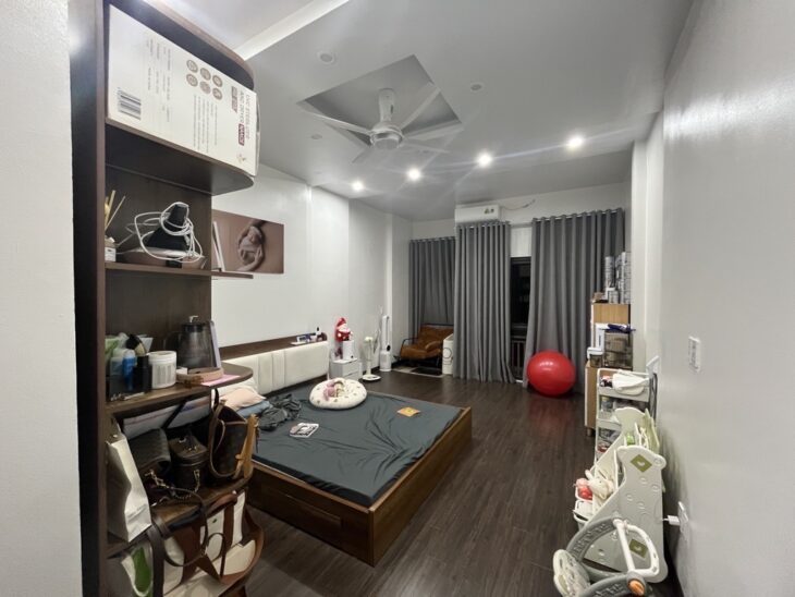 cần bán gấp nhà đẹp thịnh quang 46m2 , 5 tầng , 4 ngủ , 8,5 tỷ