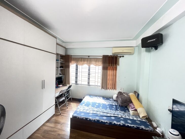 Nhà gần AEON MALL 40m2, Nhà dân xây ô tô gần nhà, ngay gần cầu Vĩnh Tuy, khu dân trí cao