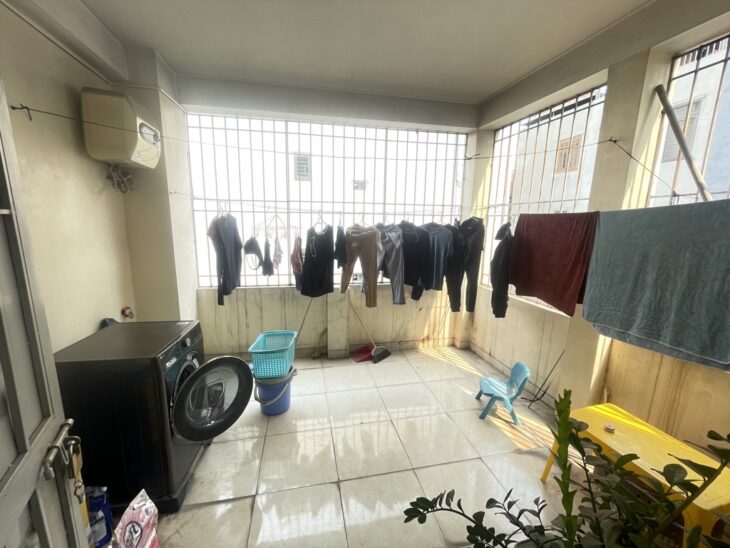 Nhà gần AEON MALL 40m2, Nhà dân xây ô tô gần nhà, ngay gần cầu Vĩnh Tuy, khu dân trí cao