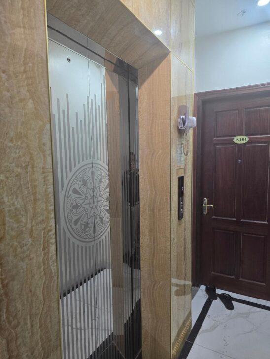 TÒA CCMN ĐƯỜNG NGUYỄN KHANG – 63M2 X 7 TẦNG – 16 TỶ – OTO GẦN – THANG MÁY – DÒNG TIỀN 900TR 1 NĂM