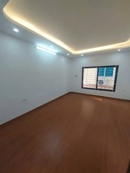 Nhà đẹp Nguyễn Văn Linh hơn 4 tỷ, 30m2, MT 4m, 5 tầng, gần ô tô