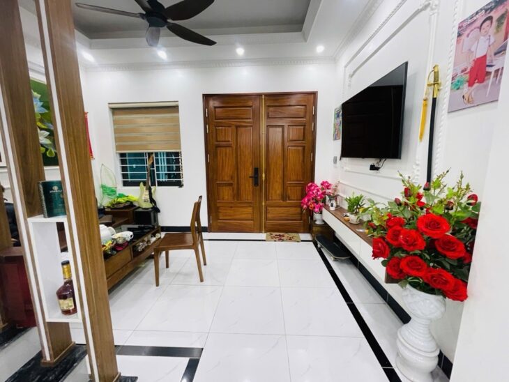 CẦN BÁN GẤP nhà ngõ thông, phố Trịnh Văn Bô, ô tô gần, kinh doanh, 46m x 5T, chỉ 5.1 tỷ, full NT, ở