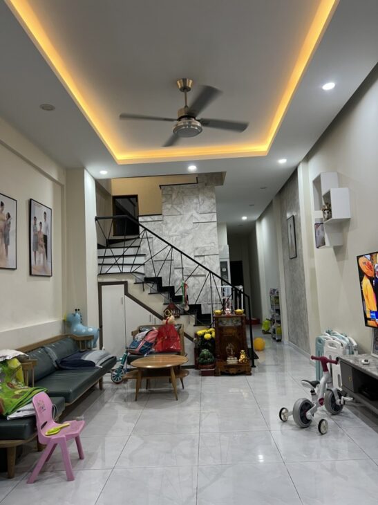 Bán nhà ĐẸP 2 Tầng Đông Hòa,gần Sân Vận Động Dĩ An,đương 2 xe hơi nối đuôi