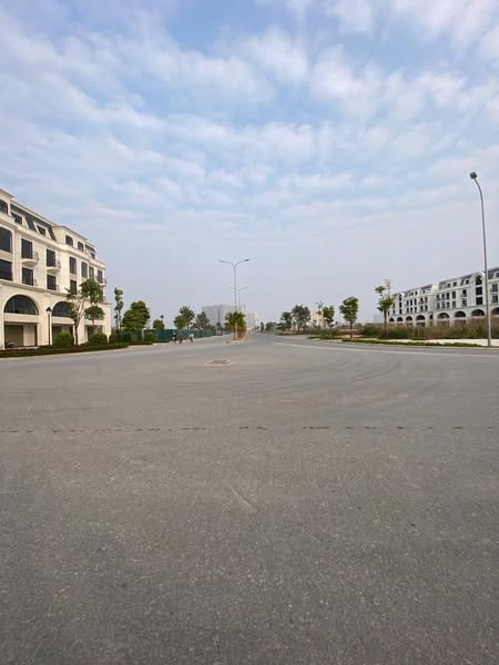 Nhà lô góc giá mềm duy nhất còn sót lại ở Lai Xá, Kim Chung, Hoài Đức. Ngõ thông tứ tung, ô tô,