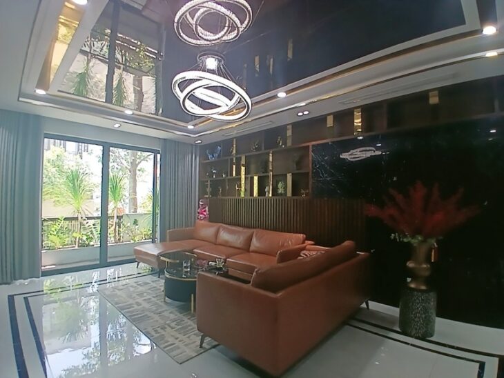 Bán nhà mặt phố Q.9, DT 110m², 5 tầng, 14.9 tỷ, sổ hồng