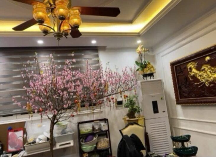 Hiếm! Nhà phân lô Hoàng Quốc Việt 64m 4T MT 6m, ô tô 7 chỗ đỗ cửa, cách phố 80m, giá 17,9ty